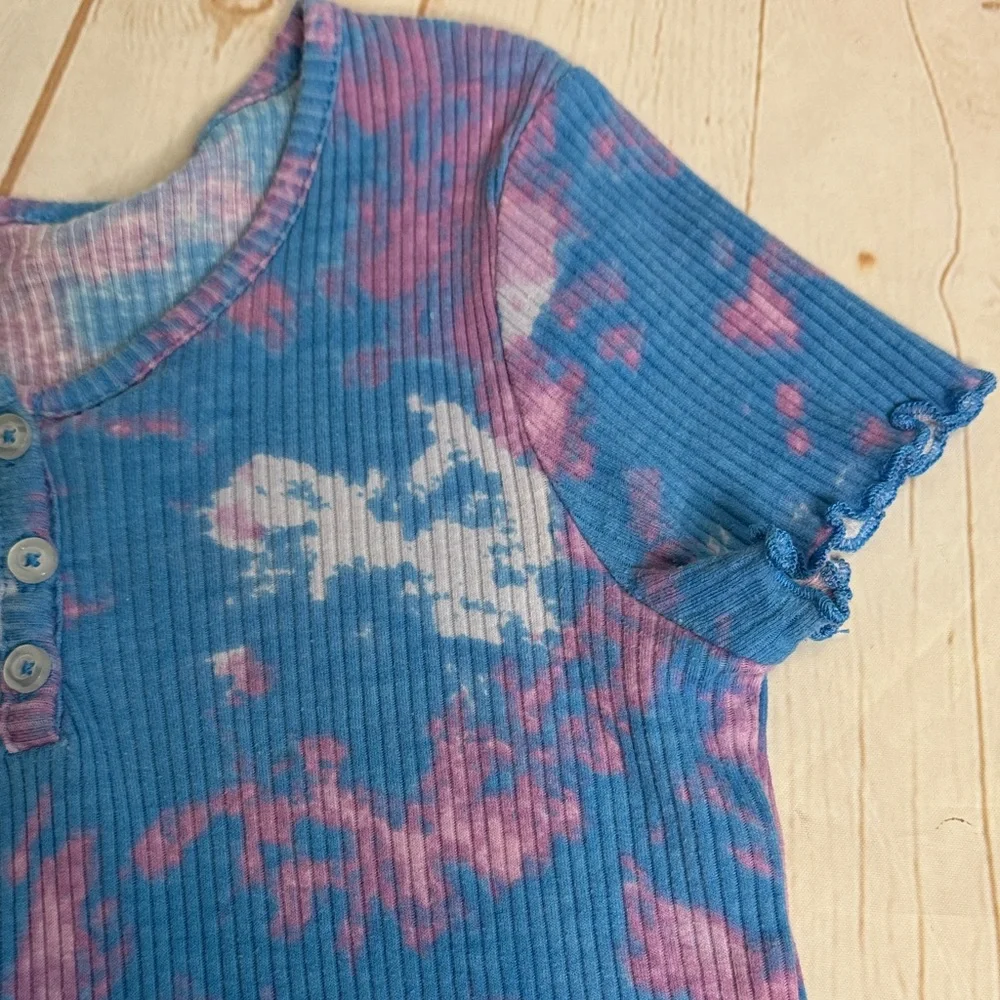 Art Class Classic Blue and Pink-Purple Tie-Dye Ribbed Henley Top